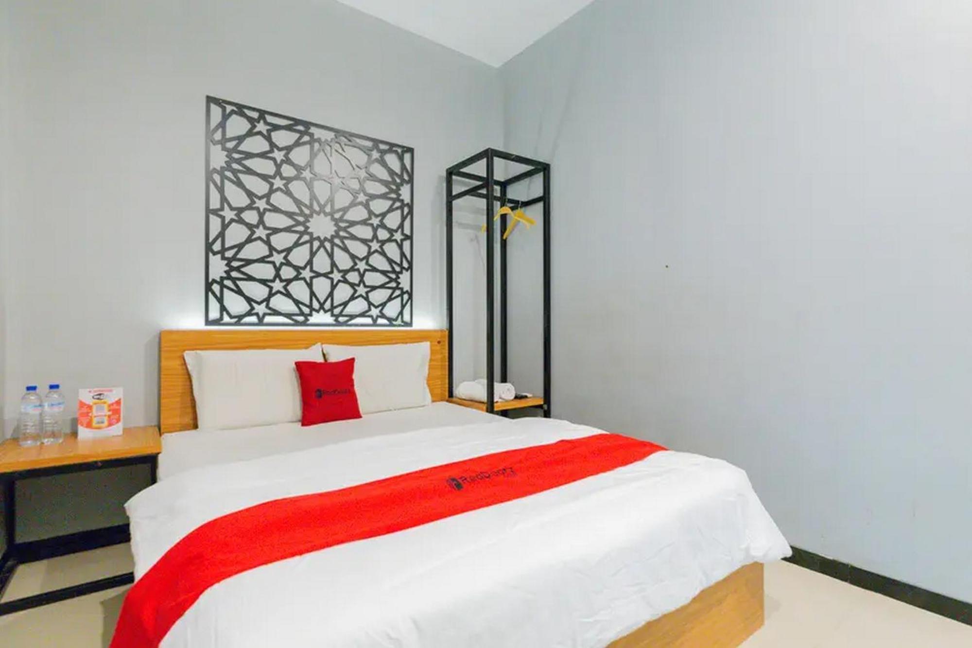Reddoorz @ Manukan Surabaya Exterior photo