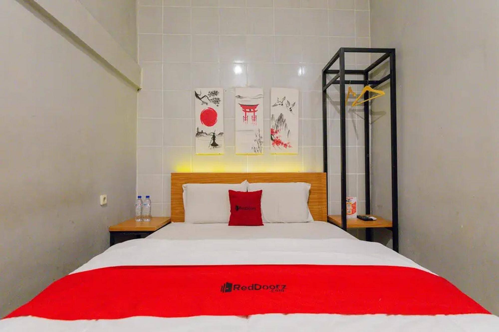 Reddoorz @ Manukan Surabaya Exterior photo