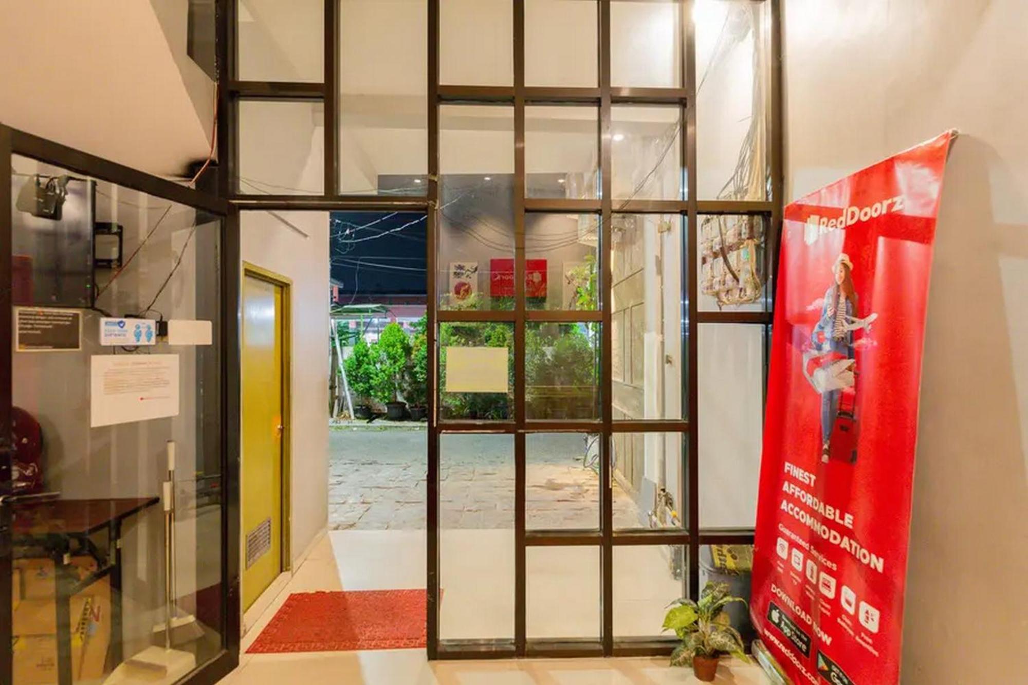 Reddoorz @ Manukan Surabaya Exterior photo